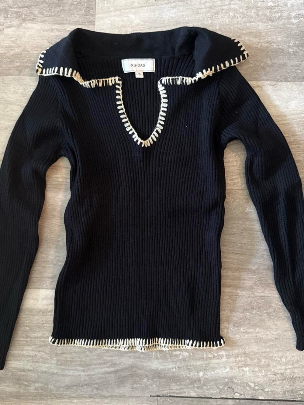 RIHOAS Black Ribbed Sweater with White Contrast Trim